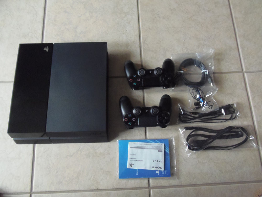 New Latest Play Station 4 PS4 500GB console + 15 Free Games & 2 Wireless controller